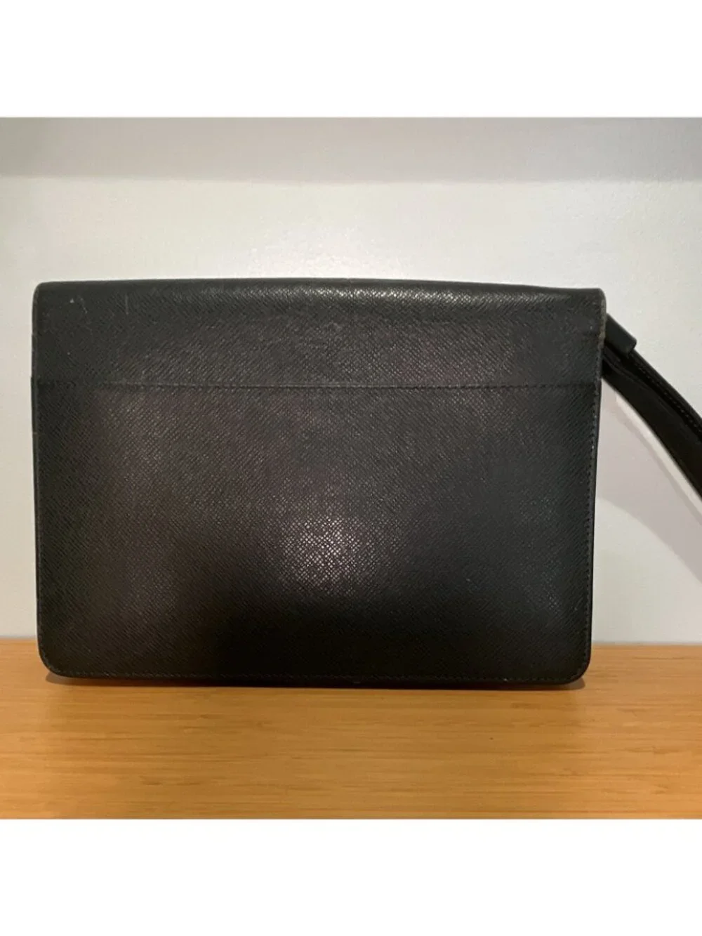 Louis Vuitton Green Clutch Push Lock Wrist strap Business Inner Pockets